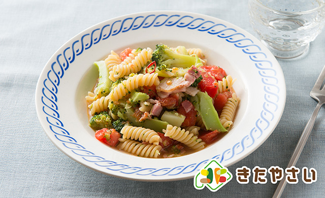 ブロッコリーとトマトのショートパスタ